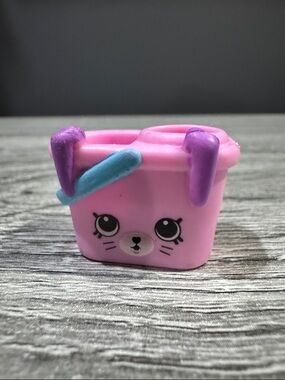 Shopkins | Happy Places Bunny Laundry #22: Pink Mop Bucket - Mini Figure